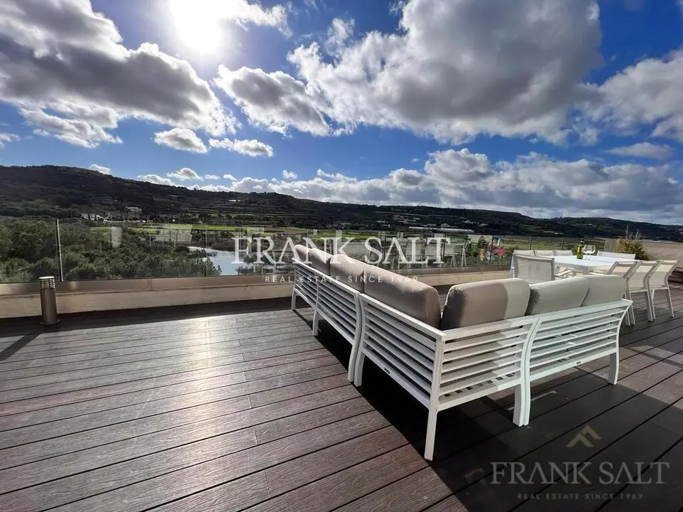 St Pauls Bay, Penthouse
