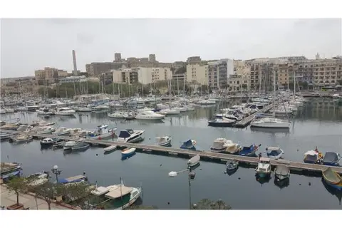 1 bedroom Penthouse to rent in Ta' Xbiex