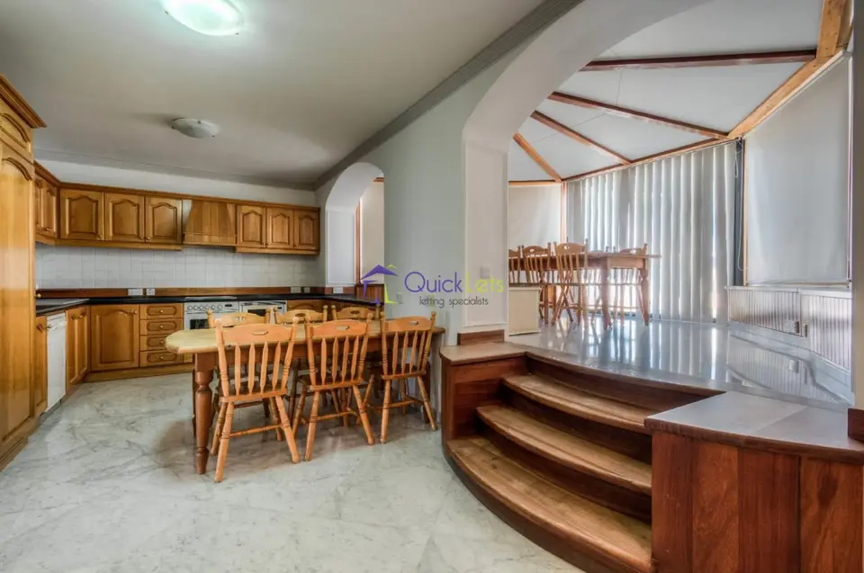 2 bedroom Penthouse to rent in St. Julians