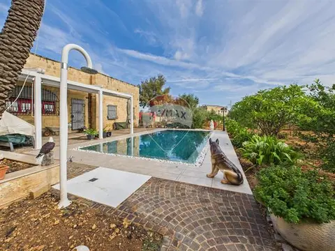 3 bedroom Farmhouse for sale in Zejtun