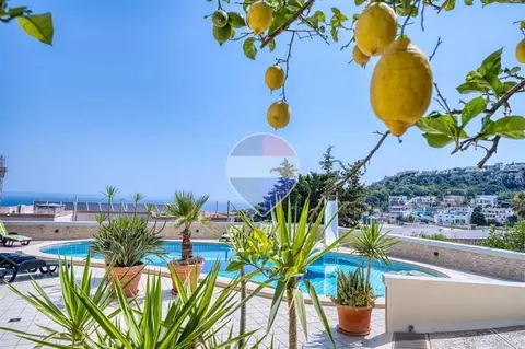 6 Bedroom Villa For Sale in Mellieha