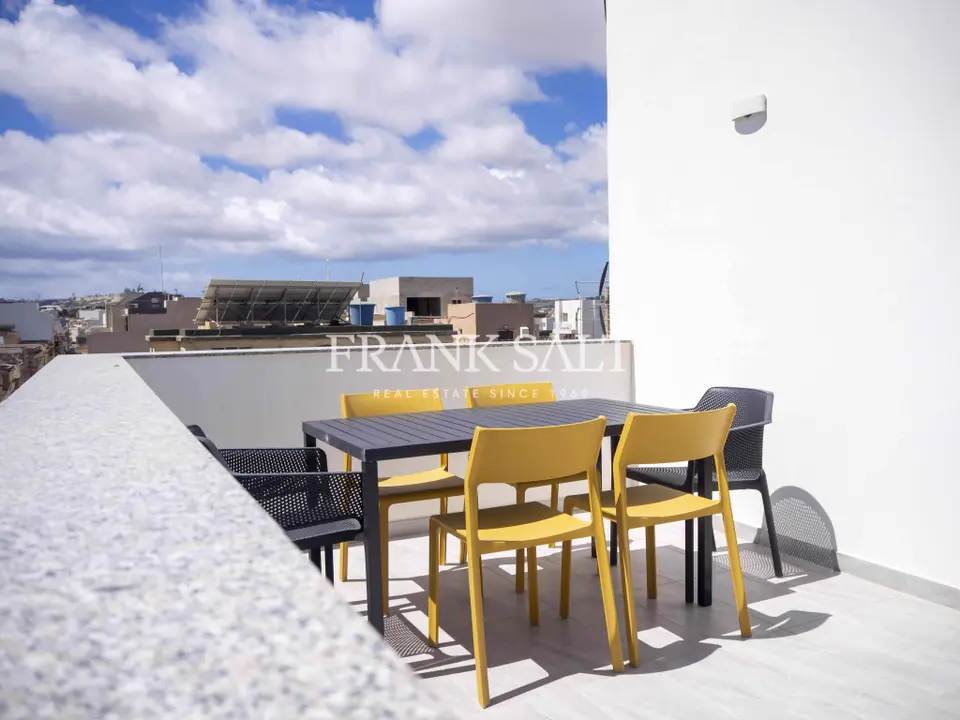 Mosta, Furnished Duplex Penthouse