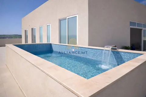 3 Bedroom Penthouse For Sale in Salina