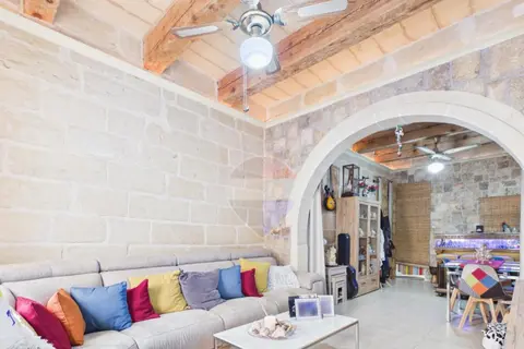 3 Bedroom Maisonette For Sale in Hamrun