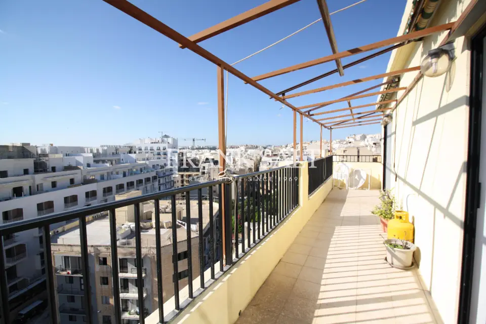 Sliema, Furnished Penthouse