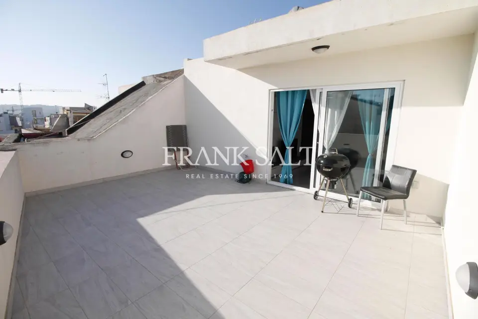 Gzira, Furnished Penthouse