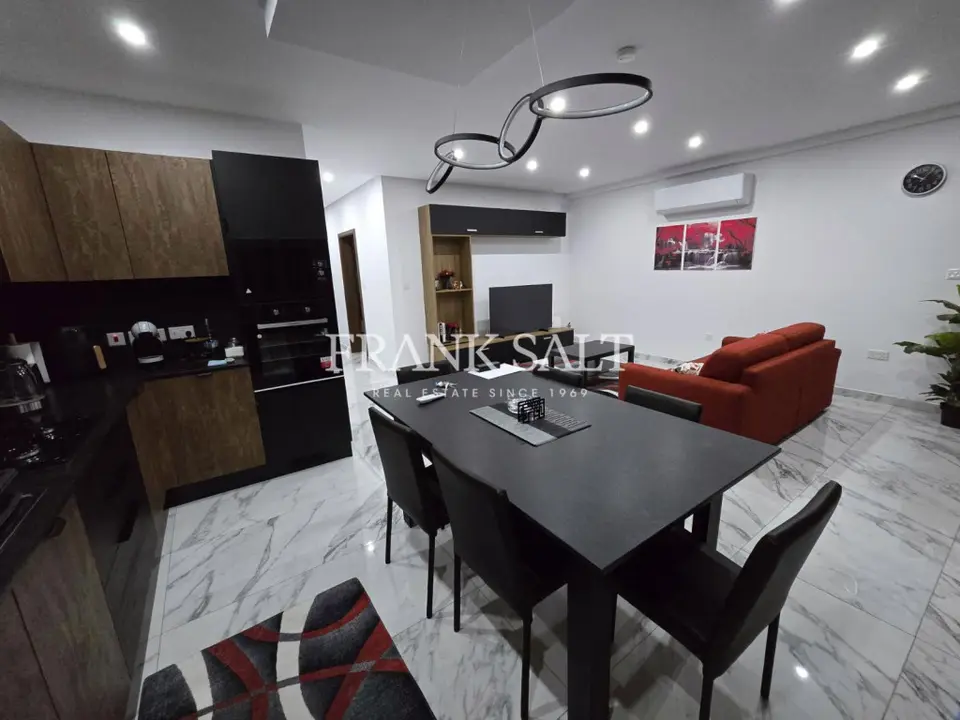 St Pauls Bay, Penthouse
