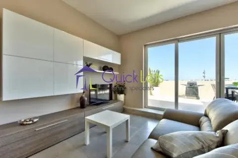 2 bedroom Penthouse to rent in Naxxar