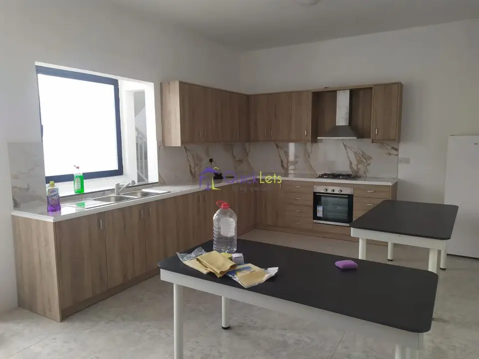 4 bedroom Townhouse to rent in Zebbug