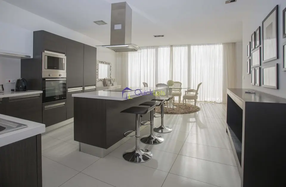 2 bedroom Penthouse to rent in St. Julians
