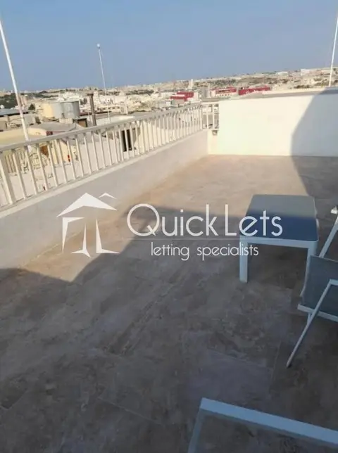 2 bedroom Penthouse to rent in Hamrun