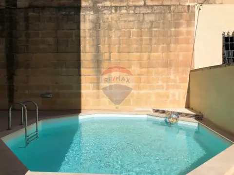 3 bedroom Maisonette Semi-detached to rent in St Julian's