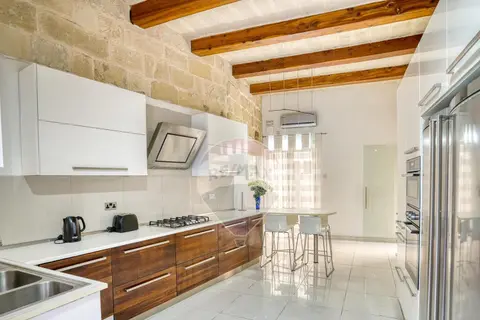 5 Bedroom House For Sale in Mosta