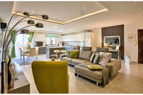4 Bedroom Apartment For Sale in Fgura