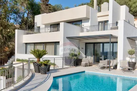 5 Bedroom Semi-Detached Villa For Sale in Mellieha