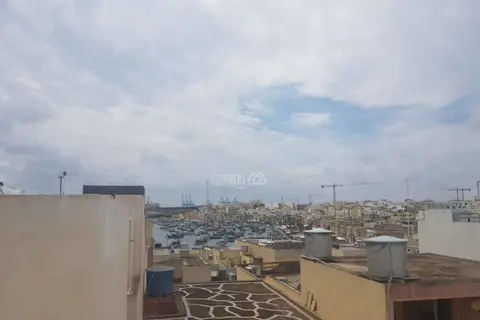 1 Bedroom Penthouse To Rent in Marsaxlokk