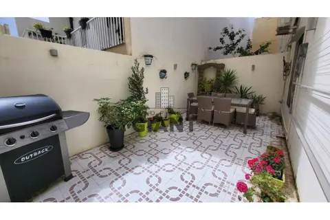 3 Bedroom Maisonette For Sale in Iklin