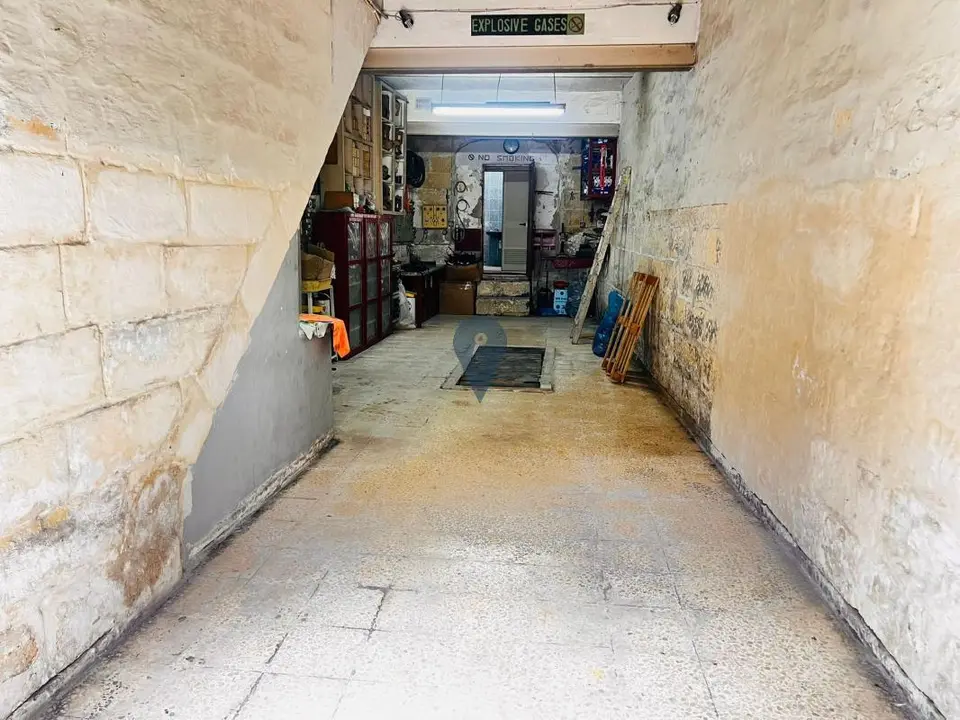 Retail / Shops / Clinic for sale in Marsa
