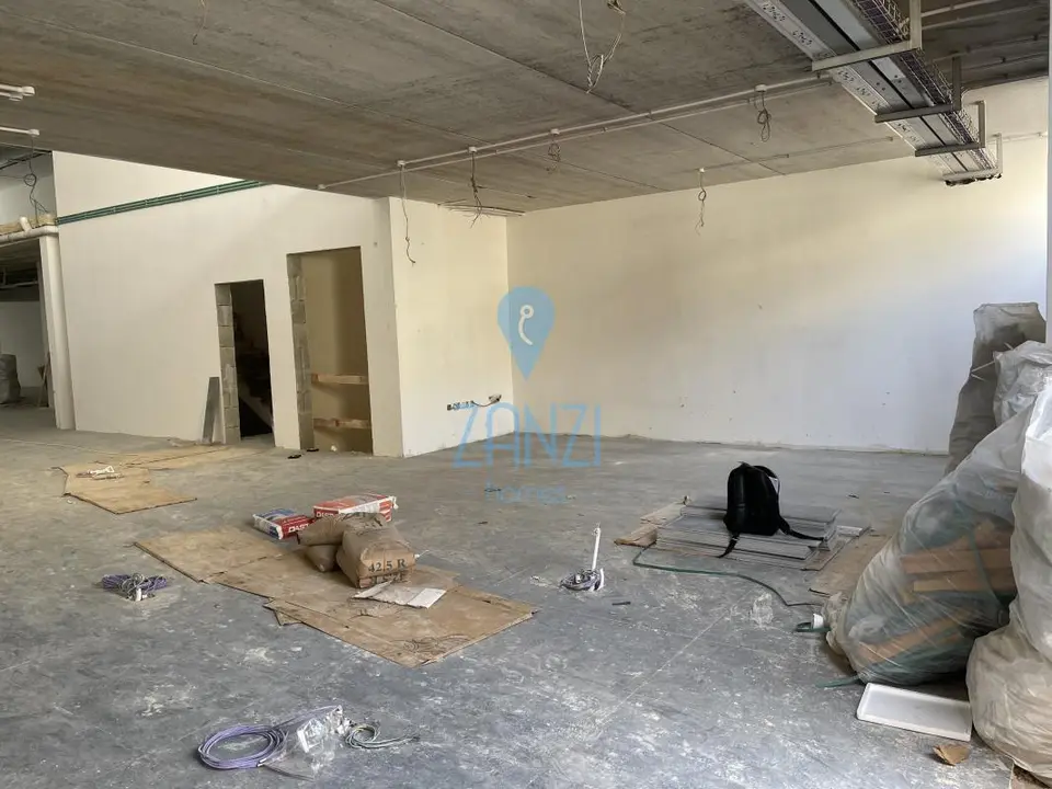 Retail / Shops / Clinic for sale in Santa Lucia