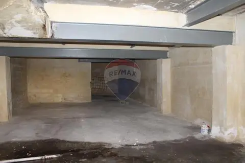 Garage (Residential) for sale in Luqa