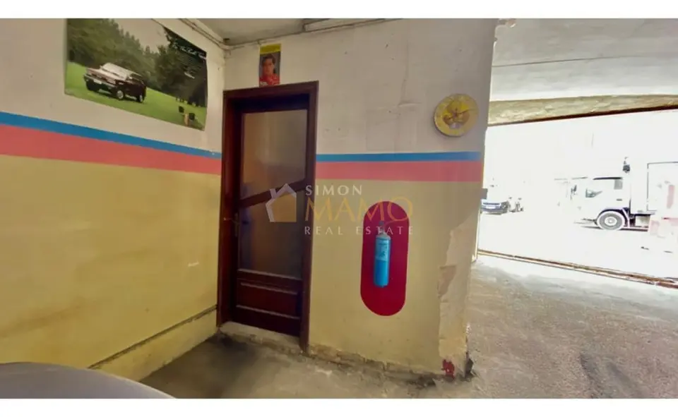 Real estate Malta: 14 car garage for rent / for sale in Hamrun