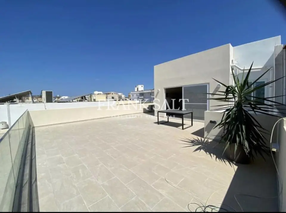 Mosta, Penthouse
