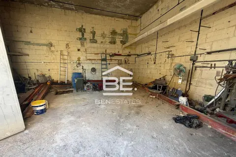 Garage For Sale in Qormi