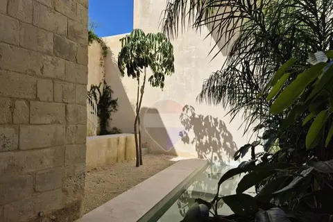 3 Bedroom Palazzo For Sale in Balzan