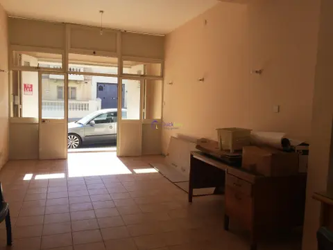 Office to rent in Iklin