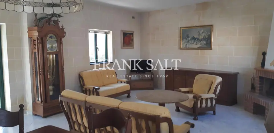Swieqi, Furnished Maisonette