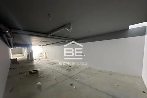 Garage For Sale in Marsascala