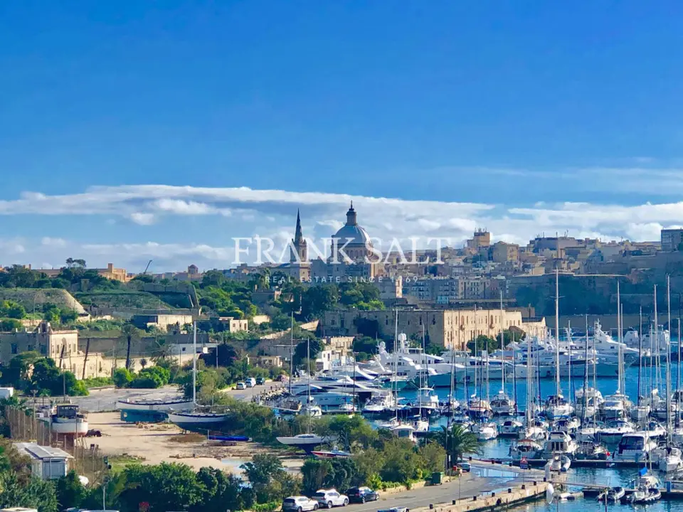 Gzira, Furnished Penthouse