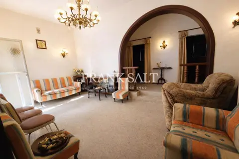 3 Bedroom Farm House For Sale in Bahrija