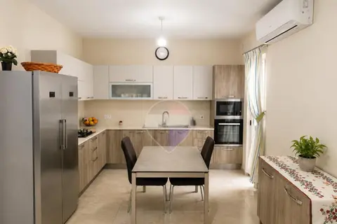 3 Bedroom Maisonette For Sale in Fgura