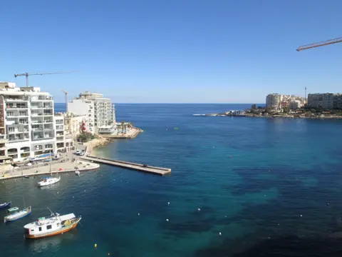 2 bedroom Penthouse to rent in St. Julians
