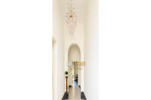 2 Bedroom Town House For Sale