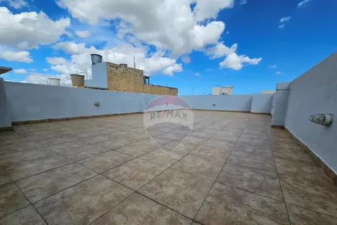 2 Bedroom Penthouse For Sale in Birzebbuga