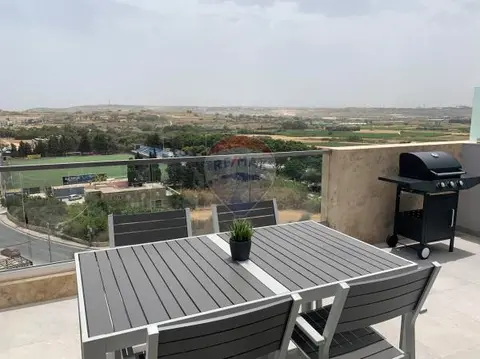 2 bedroom Penthouse to rent in St Paul's Bay