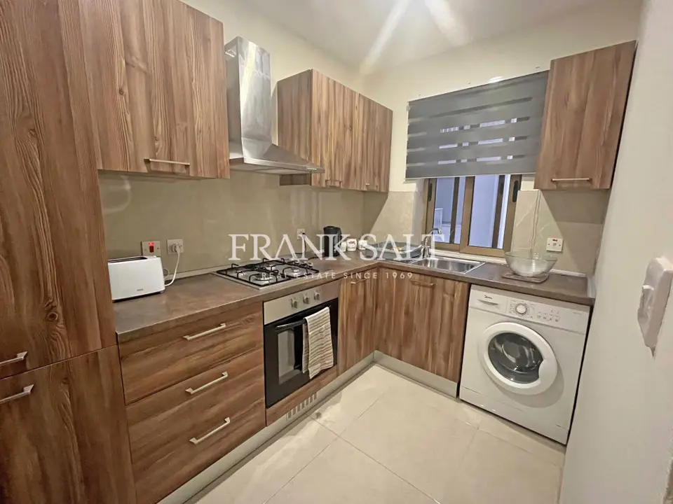 Paola, Furnished Maisonette