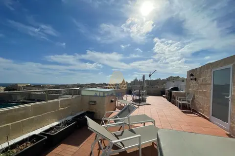 2 Bedroom Penthouse For Sale in Valletta