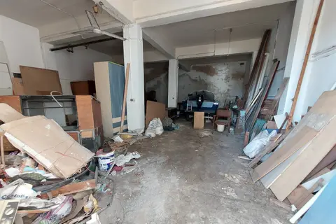 Garage For Sale in Paola