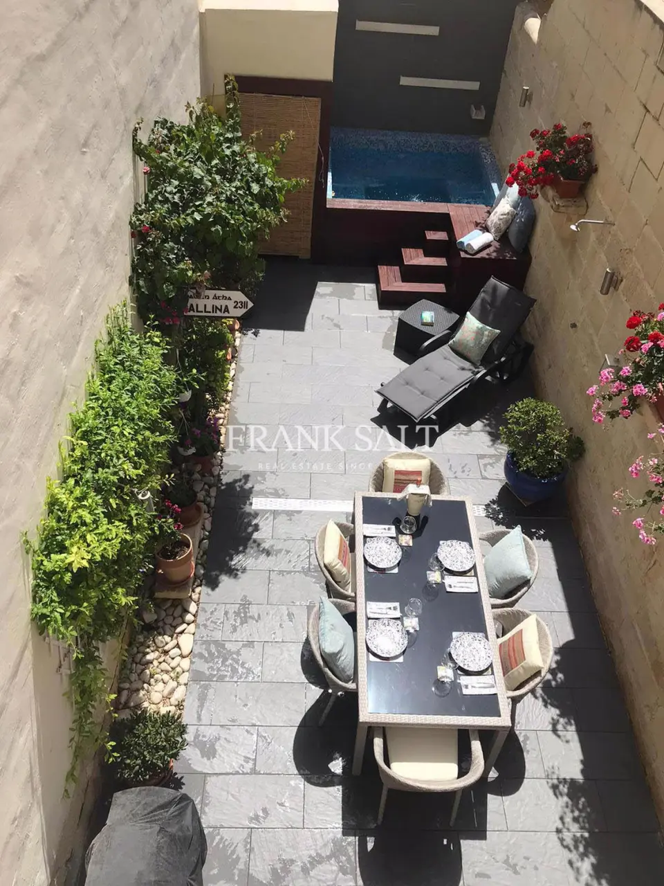 Zabbar, Furnished Town House