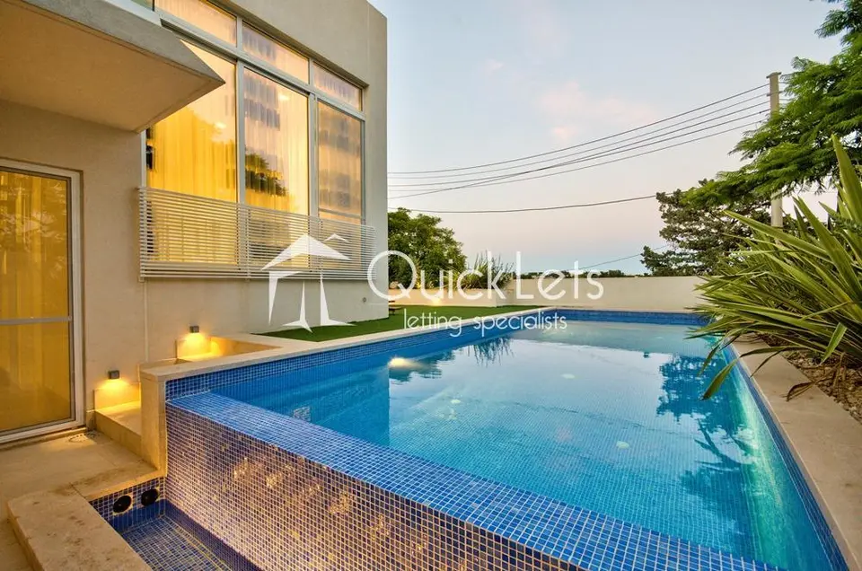 4 bedroom Semi Detached Villa  to rent in Iklin