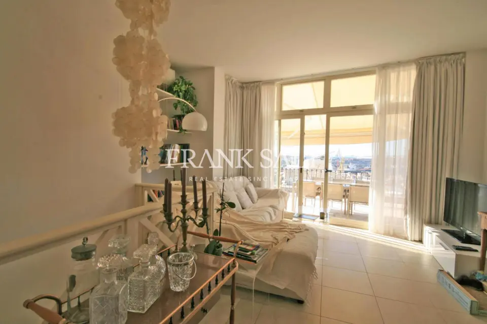 Cospicua, Furnished Penthouse