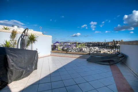 3 bedroom Penthouse to rent in Gzira