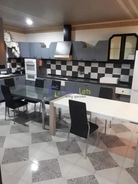 5 bedroom Terraced House to rent in Zabbar