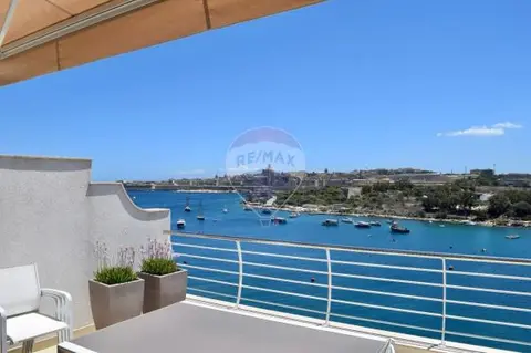 2 bedroom Penthouse to rent in Sliema