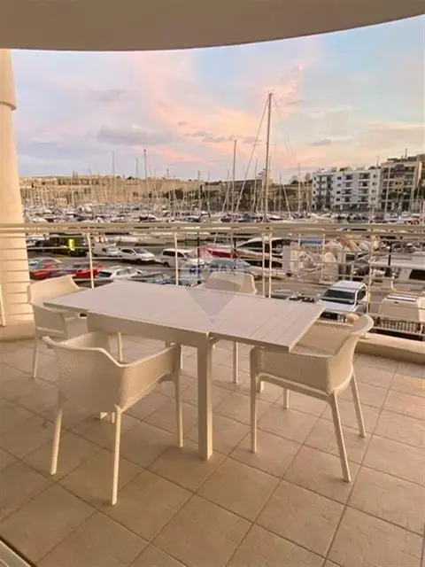 3 bedroom Apartment to rent in Ta' Xbiex