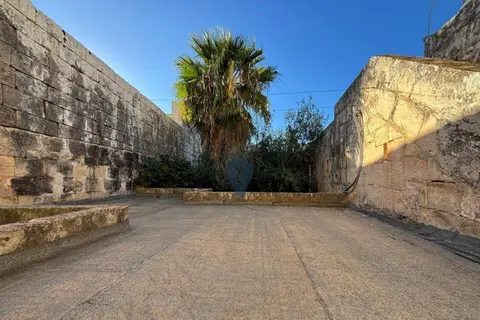 2 Bedroom Town House For Sale in Qrendi