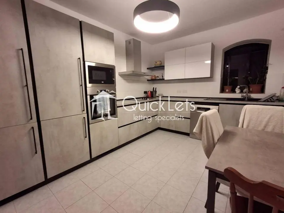2 bedroom Apartment to rent in Pembroke